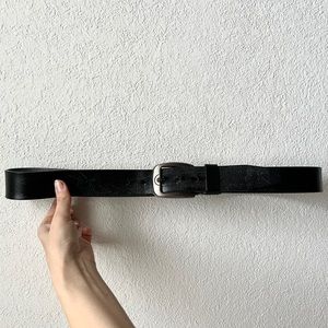 Black leather rounded rectangular gunmetal buckle mens belt